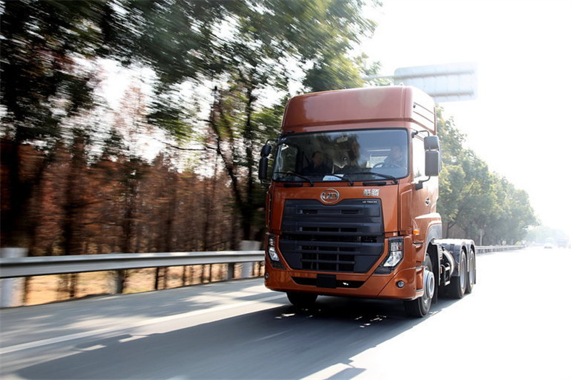 東沃 UD酷騰重卡 430馬力 6X4牽引車(DND4250WC32)