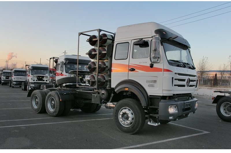 北奔 NG80重卡 336馬力 6X2 國四天然氣牽引車(ND42400L27J)