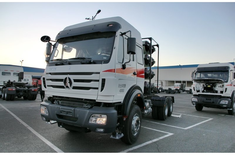 北奔 NG80重卡 336馬力 6X2 國四天然氣牽引車(ND42400L27J)