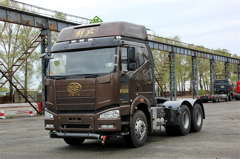 一汽解放 J6P重卡 標載型 420馬力 6X4 國五危險品牽引車(CA4250P66K24T1E5Z)