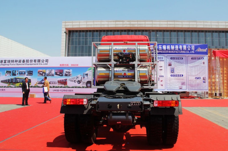 北奔 V3M重卡 340馬力 6X2 天然氣 國五牽引車(ND4240L27J7Z01)