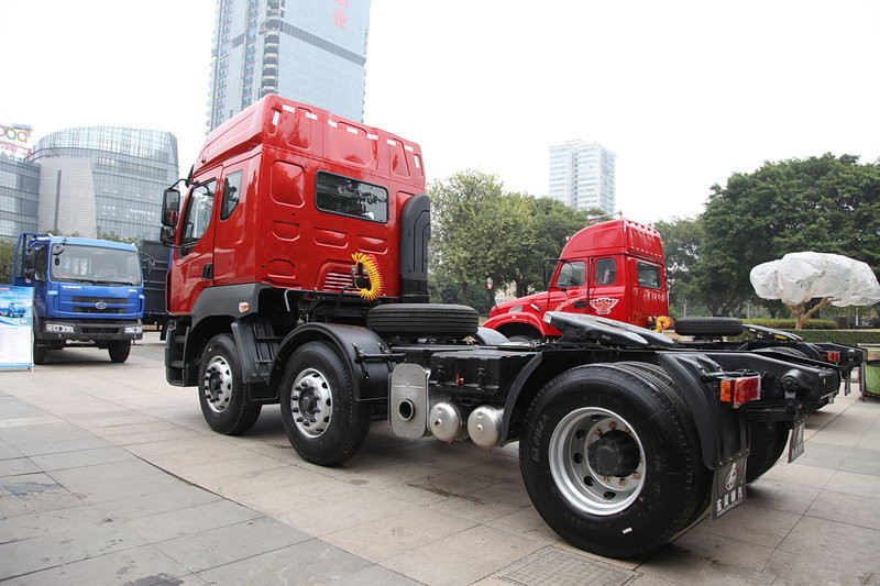 東風柳汽 乘龍M5重卡 350馬力 6X2 國四牽引車(東康發動機)(LZ4241QCAA)