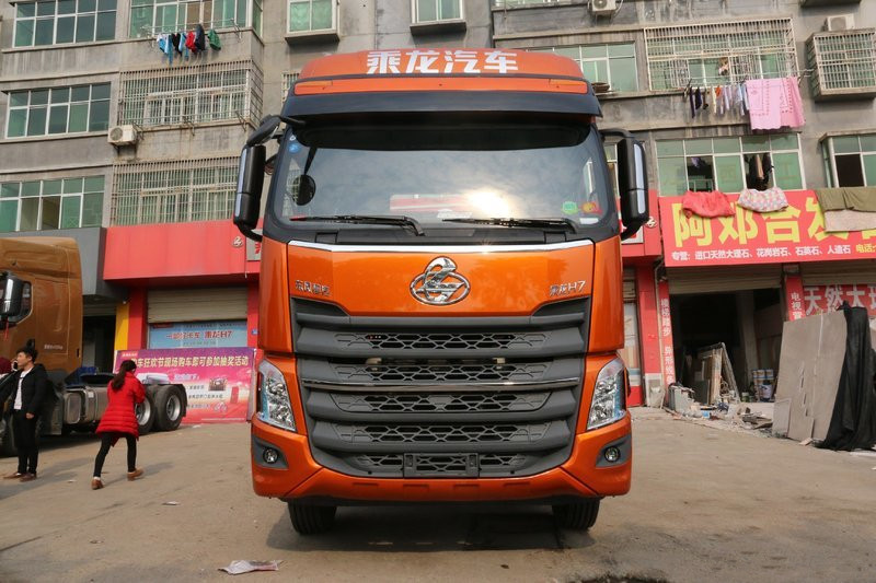 東風(fēng)柳汽 乘龍H7重卡 350馬力 8X4 9.6米 國(guó)五倉(cāng)柵式載貨車(chē)底盤(pán)(LZ5313CCYH7FB)