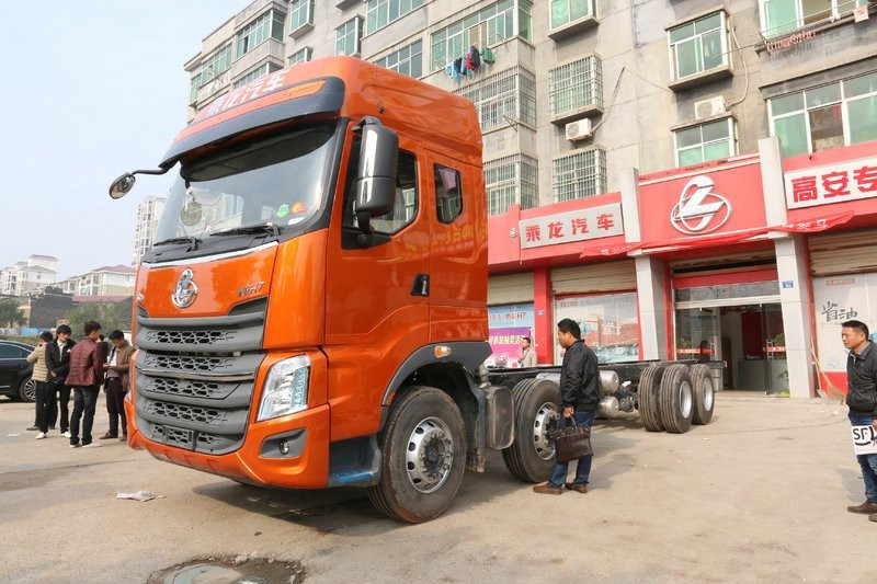 東風(fēng)柳汽 乘龍H7重卡 350馬力 8X4 9.6米 國(guó)五倉(cāng)柵式載貨車(chē)底盤(pán)(LZ5313CCYH7FB)