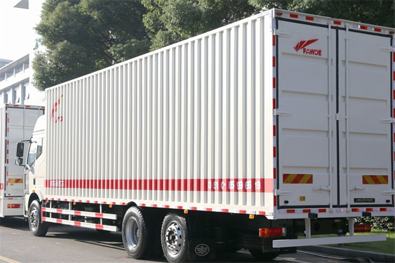 一汽解放 J6M準重卡 標載型 320馬力 8X4 9.5米 國五倉柵式載貨車(CA5310CCYP63K1L6T4E5)