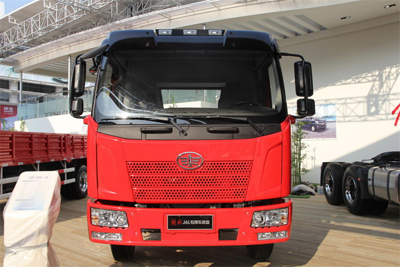 解放 J6L 180馬力 4X2 國四壓縮式垃圾車(底盤)