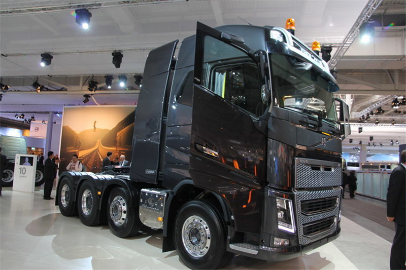 沃爾沃 FH16重卡 750馬力 8X4 國四牽引車