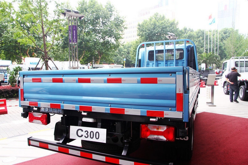 躍進 超越C300-33 125馬力 4.2米 國四 單排欄板輕卡(索菲姆發動機)(NJ1041ZFDCMZ)