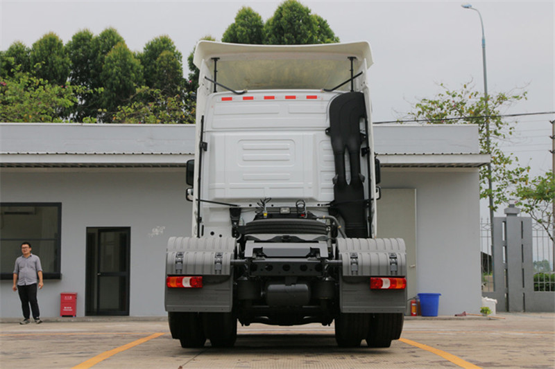 奔馳 Actros重卡 440馬力 6X2 國五牽引車(型號2644LS)