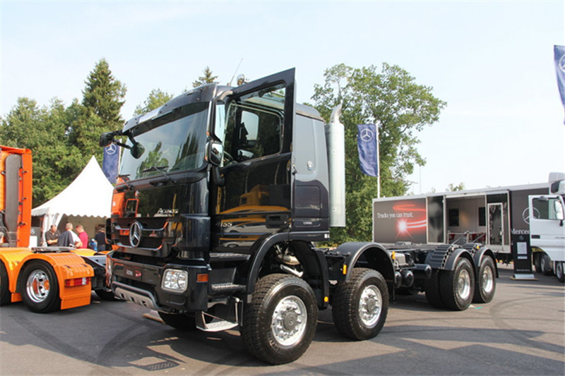 奔馳 Actros重卡 550馬力 8X8 國五載貨車(型號4155底盤)