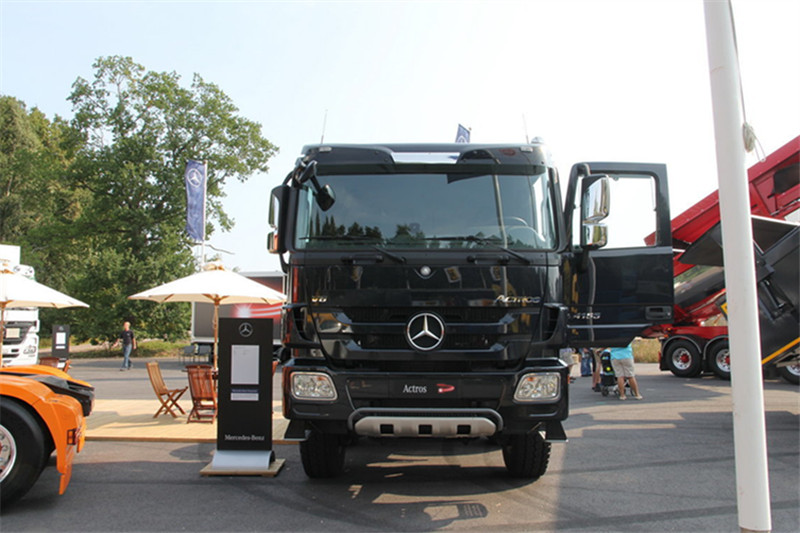 奔馳 Actros重卡 550馬力 8X8 國五載貨車(型號4155底盤)