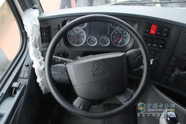 HOWO-T7H危化品牽引車駕乘舒適性一流