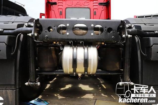 揭秘格爾發長頭重卡 康明斯 ZF 美馳!還有1000升油箱和大臥鋪!