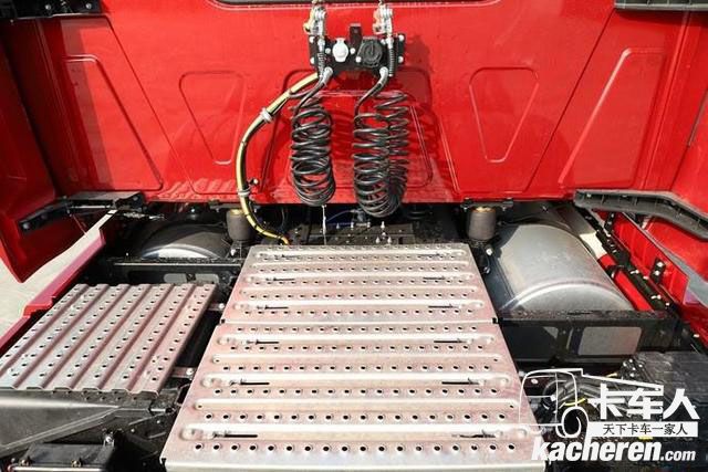 揭秘格爾發長頭重卡 康明斯 ZF 美馳!還有1000升油箱和大臥鋪!