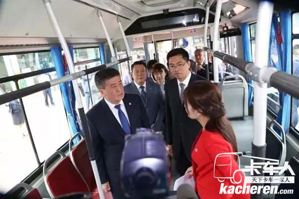 吉爾吉斯斯坦總統索隆拜?熱恩別科夫一行領導體驗福田汽車新能源商用車產品