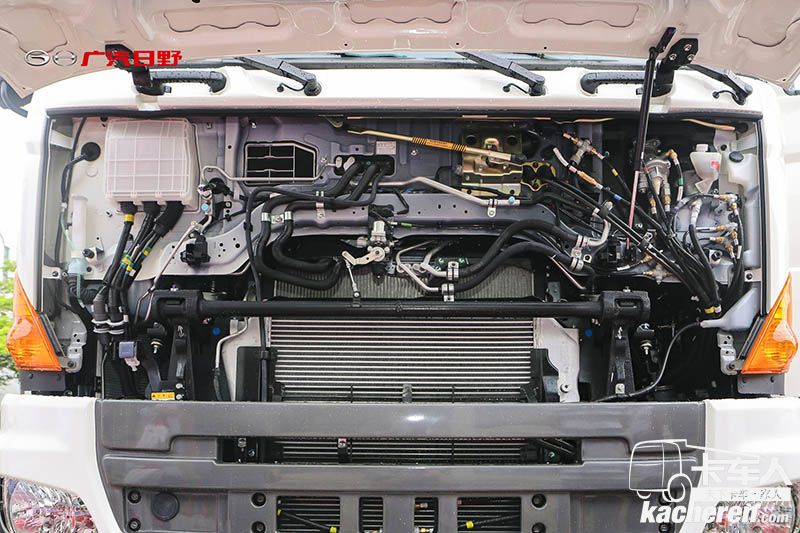 廣汽日野 700臻值 國五 6×4危運(yùn)版