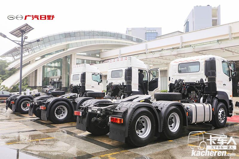 廣汽日野 700臻值 國五 6×4危運(yùn)版