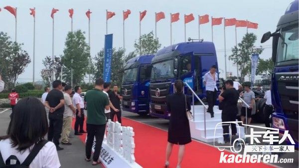 用戶參觀歐曼GTL輕盈版產品