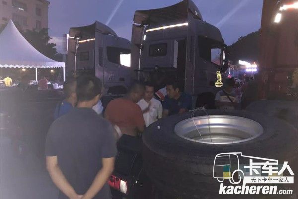 夜場看車,定制夜光車貼格外搶眼