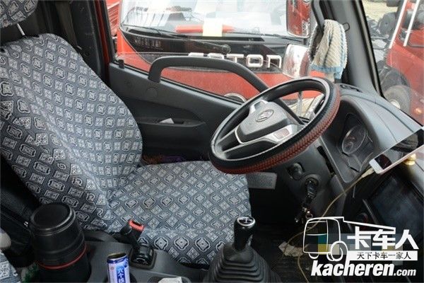 福田時(shí)代M3的駕駛室