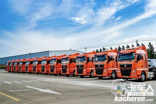 排列整齊的中國重汽無人駕駛純電動卡