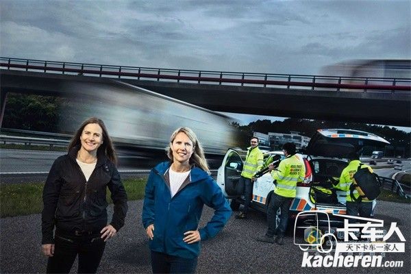 沃爾沃卡車(chē)交通與產(chǎn)品安全總監(jiān)Anna Wrige Berling(左)沃爾沃卡車(chē)事故調(diào)查團(tuán)隊(duì)主管Anna Theander(右)