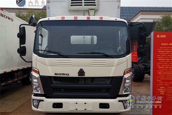 豪沃輕卡 統(tǒng)帥4x2冷藏車——城配王(?？?.8L國(guó)五機(jī))