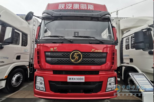 搭載康明斯X12國六動力的德龍X3000 8x4綠通版倉柵載貨車