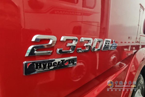 德龍X3000 8X4空氣懸架底盤,采用濰柴WP12國六發動機,490馬力輸出,最大輸出扭矩2330N·m。