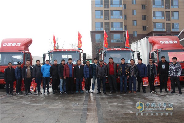 現場用戶參觀展車