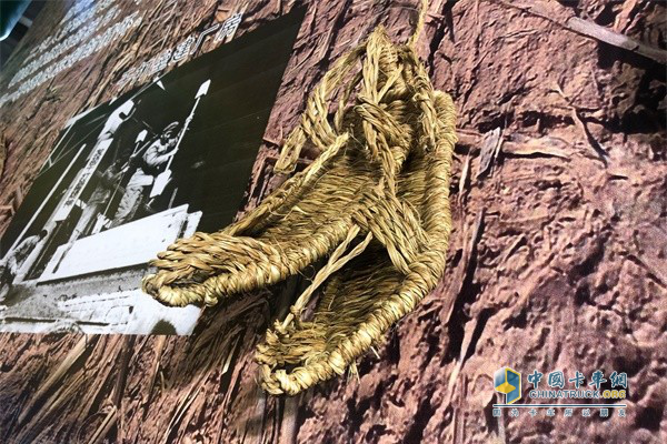 ?“一磚一瓦建二汽”東風老物件之一，草鞋