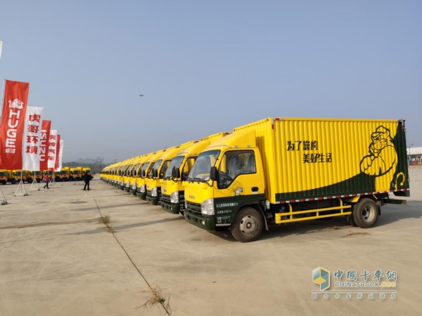 60輛慶鈴100P廂車整齊劃一