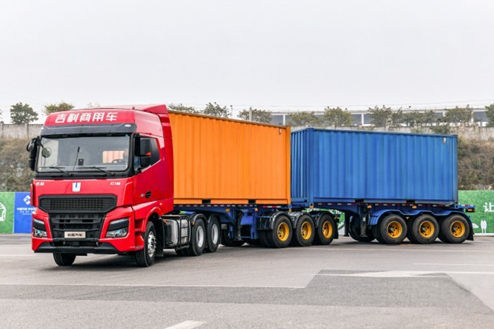 遠(yuǎn)程汽車量產(chǎn)發(fā)布國內(nèi)首款新能源雙掛列車