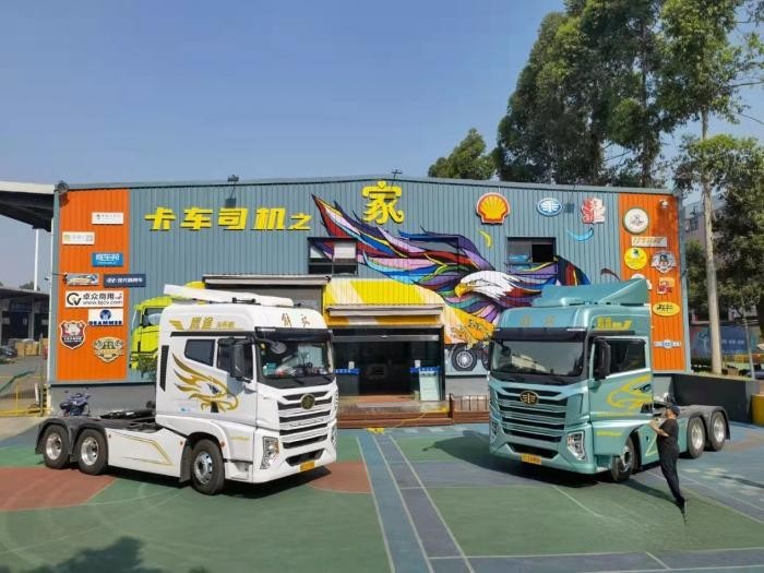 解放鷹途到達成都傳話物流園