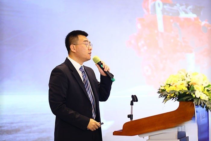 北京福田康明斯發(fā)動(dòng)機(jī)有限公司F4.5TT項(xiàng)目負(fù)責(zé)人李恒進(jìn)行產(chǎn)品講解