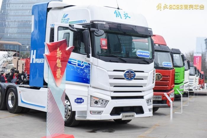 以25.7%的終端份額引領市場，以27.9萬輛確保“雙第一” 一汽解放亮劍2023！