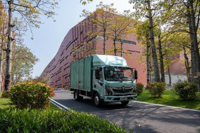 奧鈴速運高出勤,杜先生喜奪“駕駛時長PK賽”千元手表