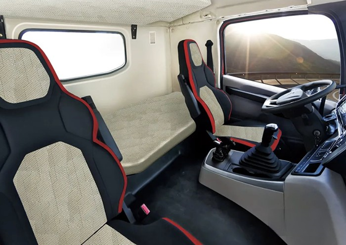 硬核闖關,這款大運重卡助力卡友一路穩盈