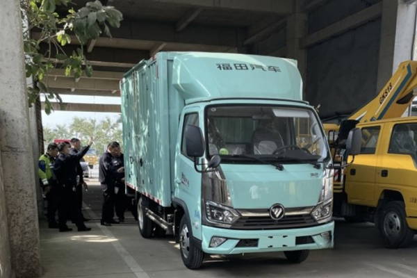 讓出行更安全,奧鈴M卡成為海口“亮尾行動”教案車