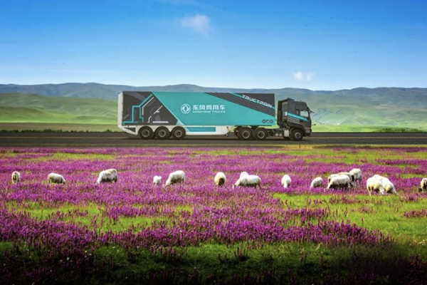 品牌向上 東風(fēng)商用車榮獲行業(yè)十大獎(jiǎng)項(xiàng)認(rèn)可