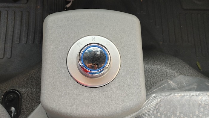 中國(guó)重汽藍(lán)立方新能源輕卡上市！ 現(xiàn)場(chǎng)秒斬120輛大單！