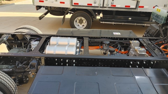 中國(guó)重汽藍(lán)立方新能源輕卡上市！ 現(xiàn)場(chǎng)秒斬120輛大單！