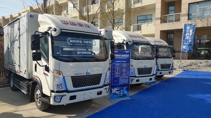 中國(guó)重汽藍(lán)立方新能源輕卡上市！ 現(xiàn)場(chǎng)秒斬120輛大單！