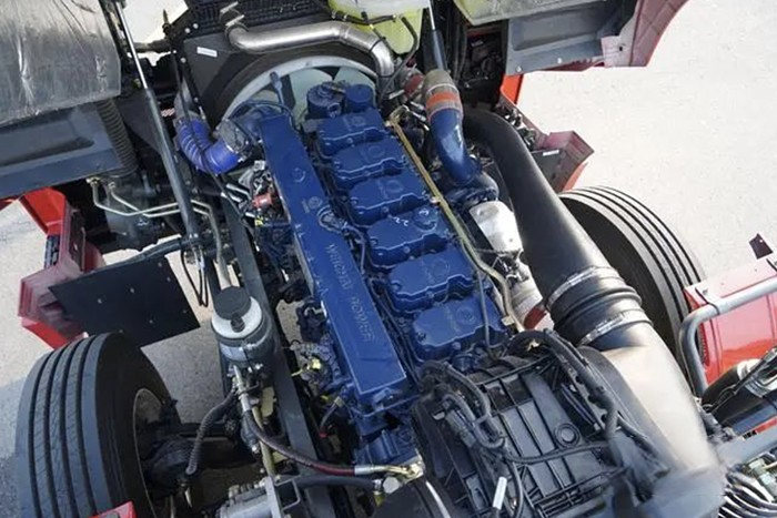 徐工智卡W550自動擋牽引車:引領長途干線物流高效發展