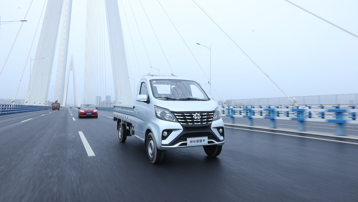 能裝能跑超舒適,“建材靚仔”種草新長安星卡