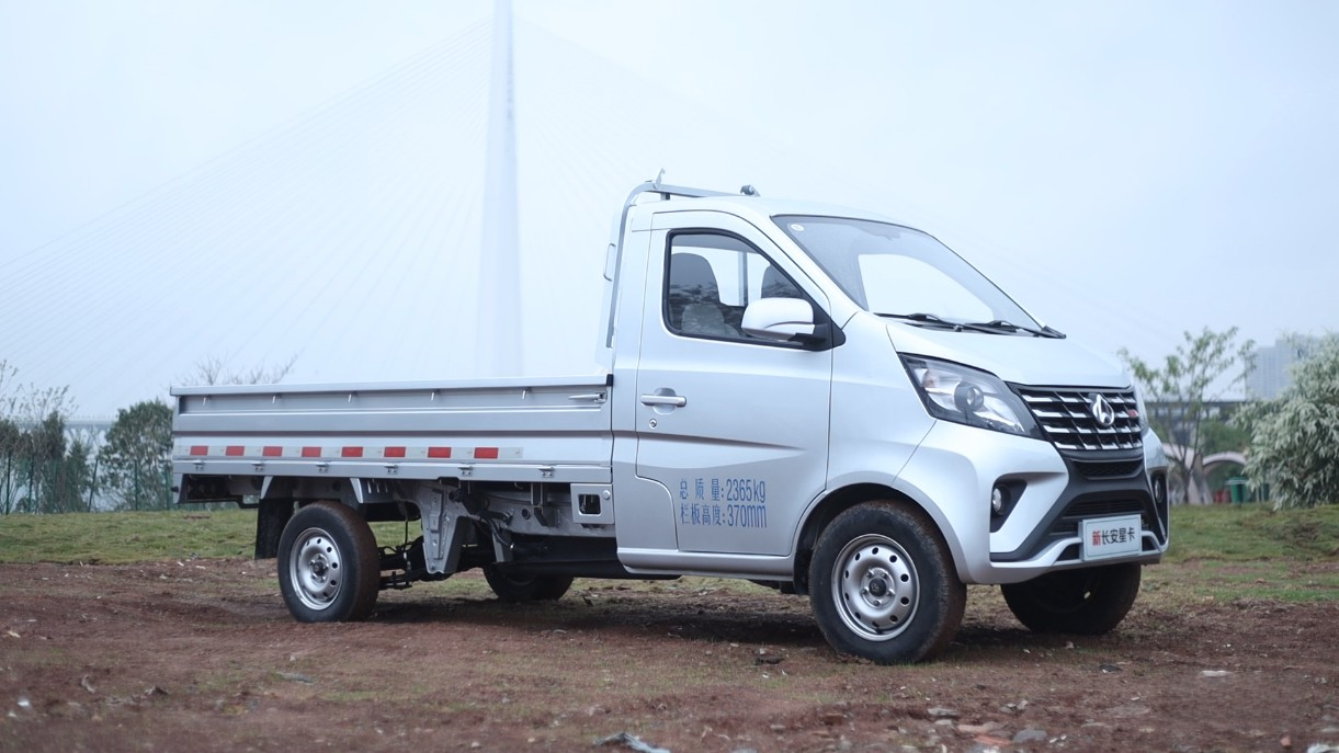 能裝能跑超舒適,“建材靚仔”種草新長安星卡