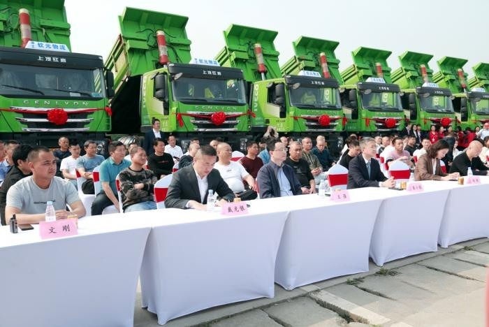 上汽紅巖新型智能渣土車批量交付，助力重慶打造山水美麗之城