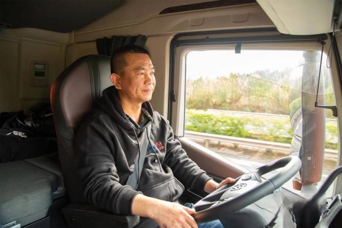 馬力大油耗低,上汽紅巖高速標(biāo)載牽引車助力成渝經(jīng)濟(jì)圈高效發(fā)展