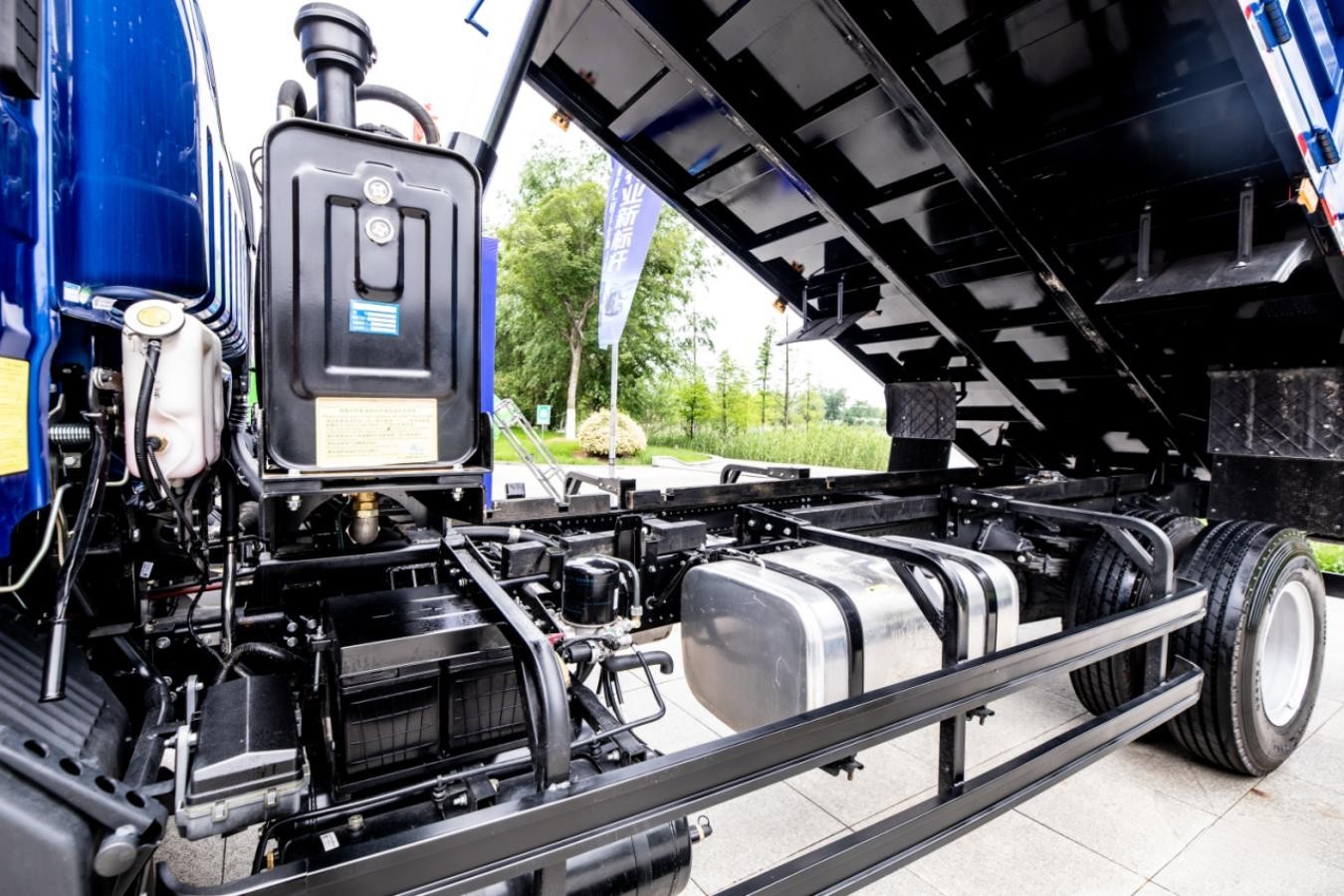 “五大極致”定義行業新標桿!江淮1卡工程車S系大黃牌正式上市