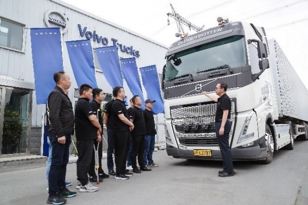 九年堅(jiān)守 追求高效永不止步 沃爾沃卡車綠駕學(xué)院沈陽站燃擎開營